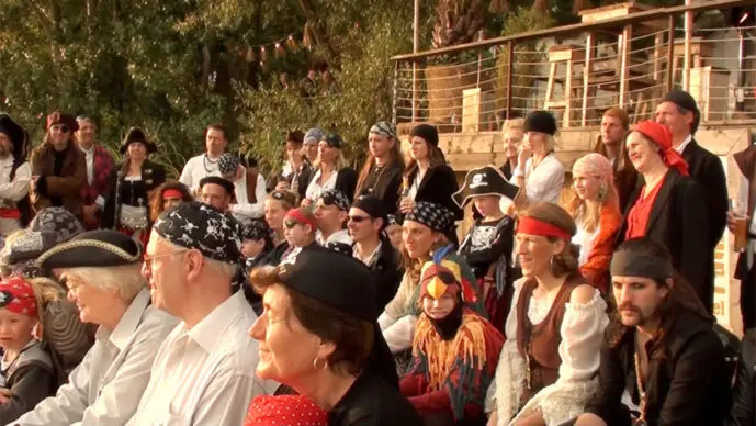 Piratenhochzeit als freie Trauung in Wedel an der Elbe mit Trauredner Volker Dymel Piratenhochzeit als freie Trauung in Wedel an der Elbe mit Trauredner Volker Dymel