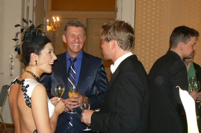 Humorvoller Empfang nach einer freien Trauung mit Hochzeitsredner Volker Dymel Humorvoller Empfang nach einer freien Trauung mit Hochzeitsredner Volker Dymel