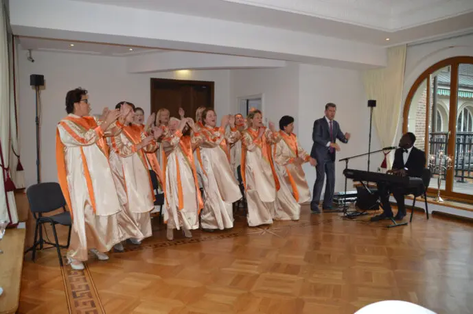 Freie Trauung mit Gospelchor und Trauredner Volker Dymel in Hamburg Freie Trauung mit Gospelchor und Trauredner Volker Dymel in Hamburg